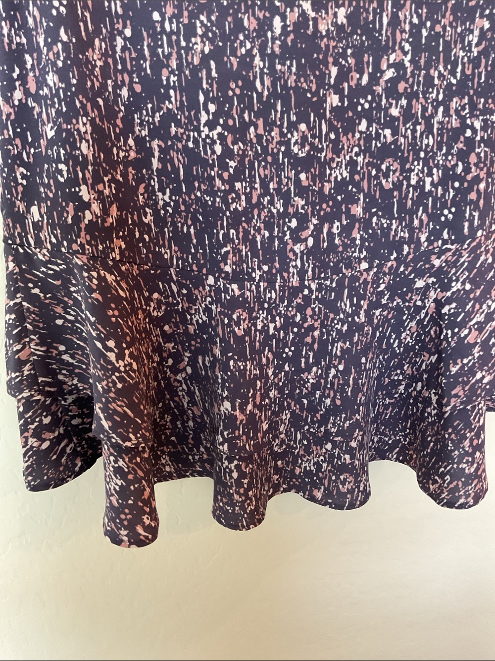 ๐ป 2/$9 Simply Vera Wang Top - Picture 5 of 10